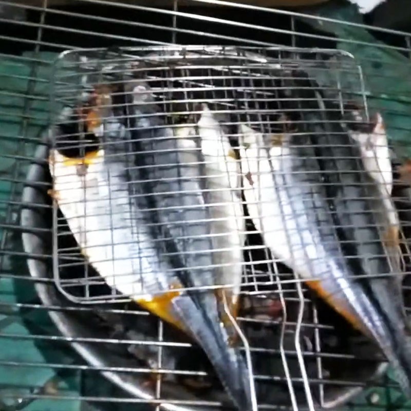 Bước 3 Nướng cá Cá sòng nướng muối ớt