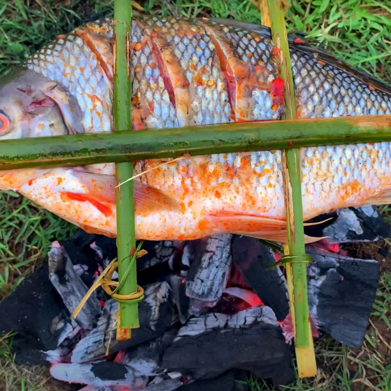 Bước 3 Nướng cá Cá mè nướng muối ớt