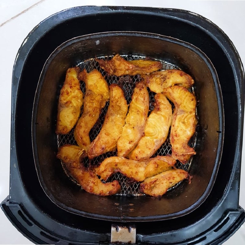 Bước 3 Nướng cá với nồi chiên không dầu chả cá Lã Vọng