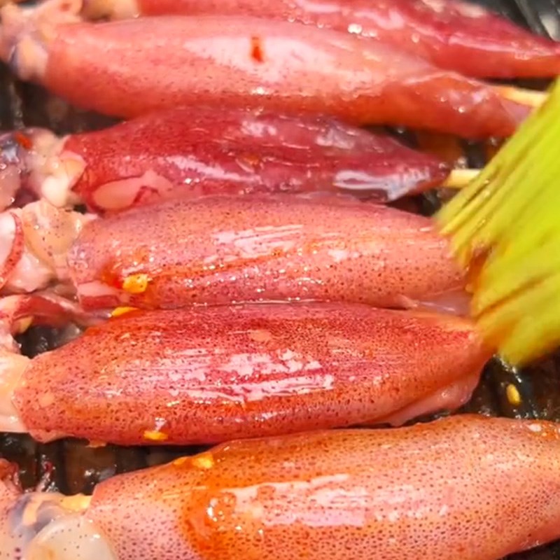 Bước 3 Nướng mực Mực nướng muối ớt (Công thức được chia sẻ từ TikTok Vào Bếp cùng Cách Nấu Ngon)