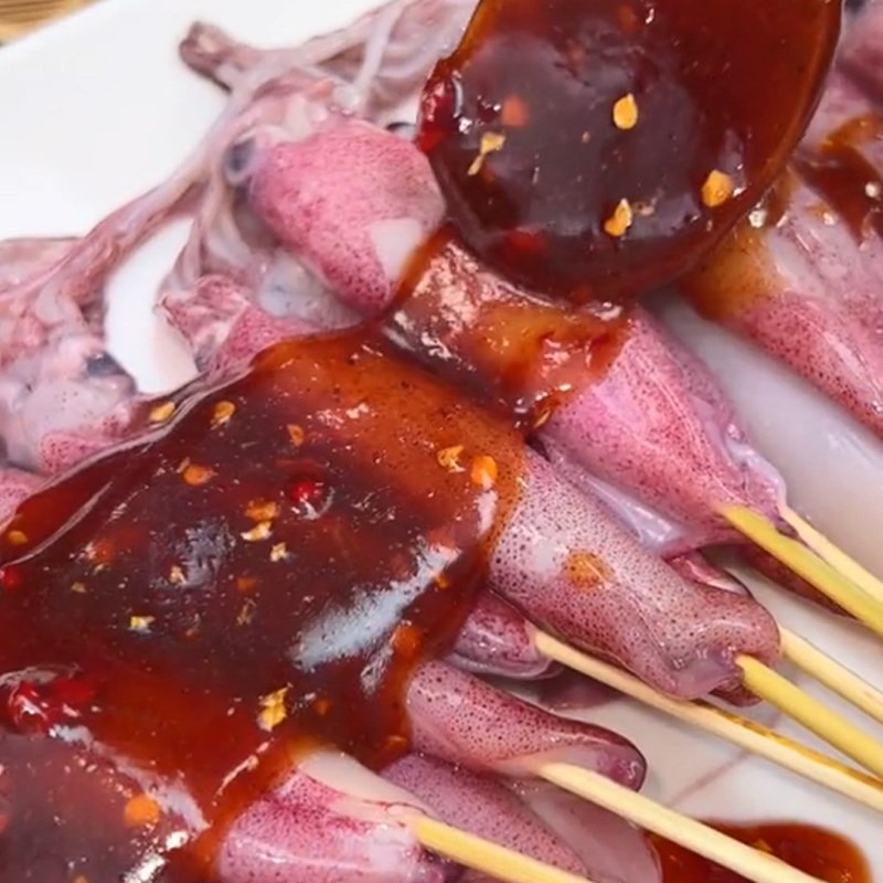 Bước 3 Nướng mực Mực nướng muối ớt (Công thức được chia sẻ từ TikTok Vào Bếp cùng Cách Nấu Ngon)