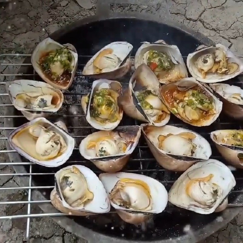 Bước 3 Nướng sò sữa Sò sữa nướng mỡ hành
