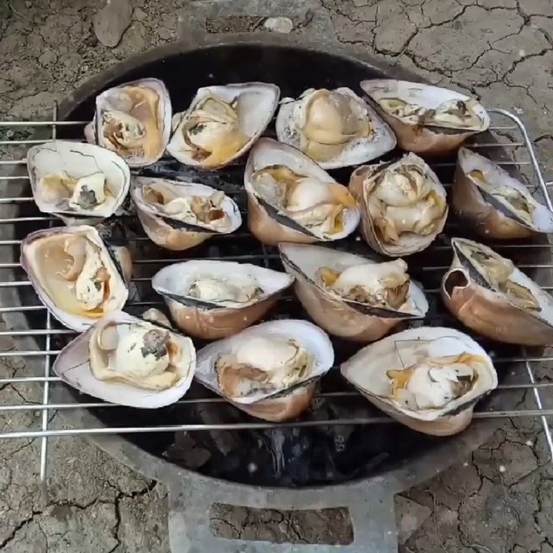Bước 3 Nướng sò sữa Sò sữa nướng mỡ hành