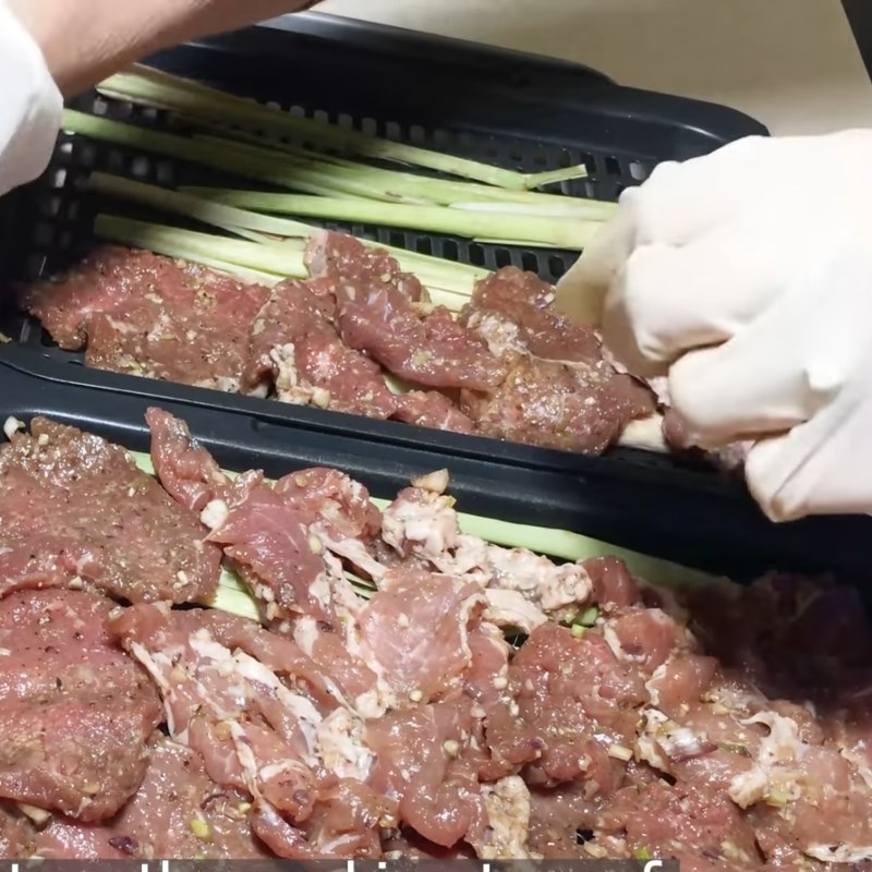 Bước 4 Nướng thịt Bánh ướt cuốn thịt nướng Hội An