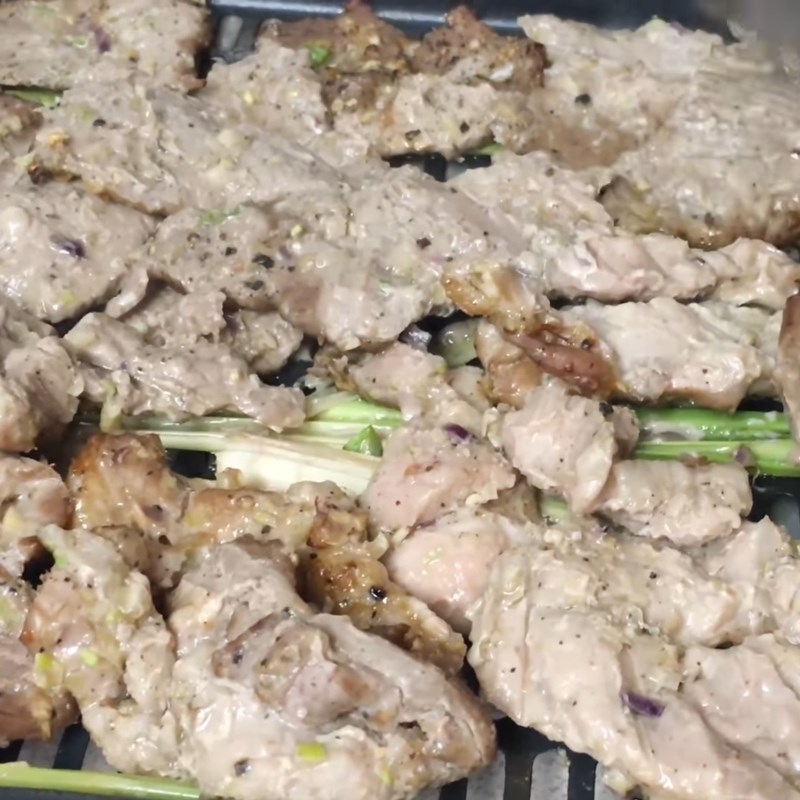 Bước 4 Nướng thịt Bánh ướt cuốn thịt nướng Hội An