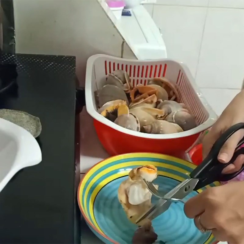 Bước 5 Sơ chế ốc đã luộc Ốc tỏi nướng muối ớt