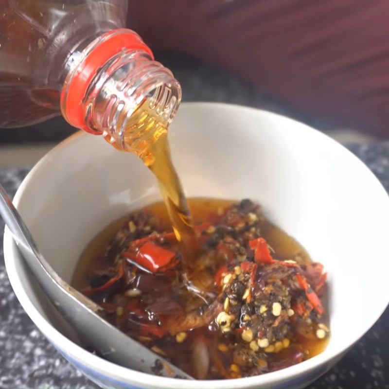Bước 2 Pha sốt Ốc bươu nướng tiêu đen