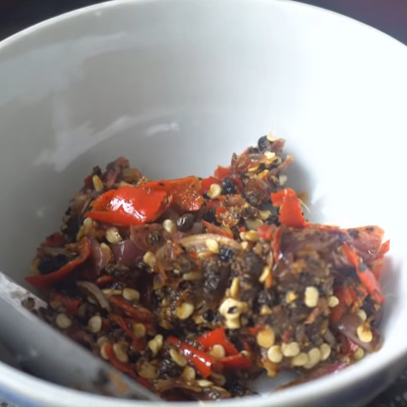 Bước 2 Pha sốt Ốc bươu nướng tiêu đen