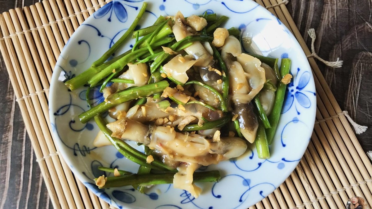 Ốc giác xào rau muống