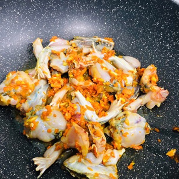 Bước 3 Om ếch Ếch om cà