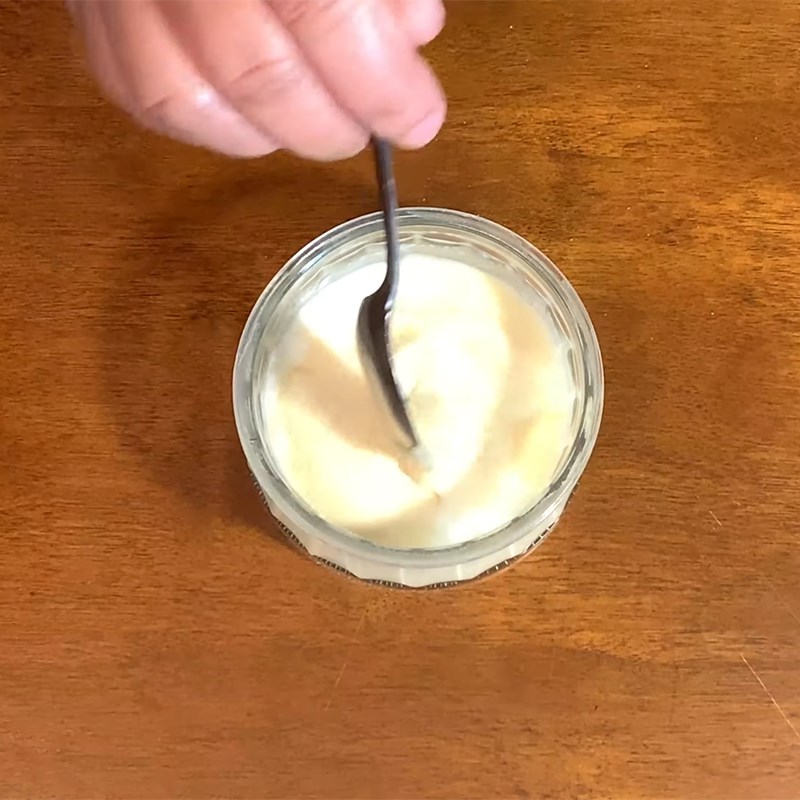 Bước 2 Ngâm nở gelatin Panna cotta sốt caramel