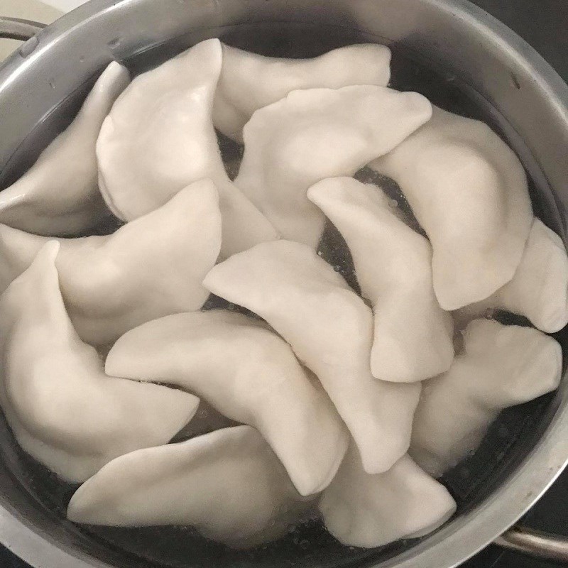 Bước 4 Luộc bánh Bánh bột lọc nhân đậu xanh