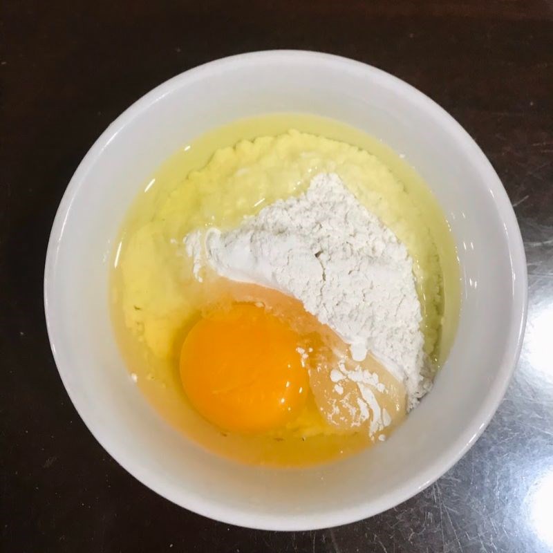 Bước 2 Pha bột Tôm chiên xù