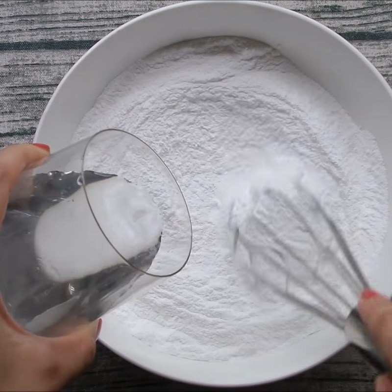 Bước 2 Pha bột Bánh bèo ngọt đậu xanh