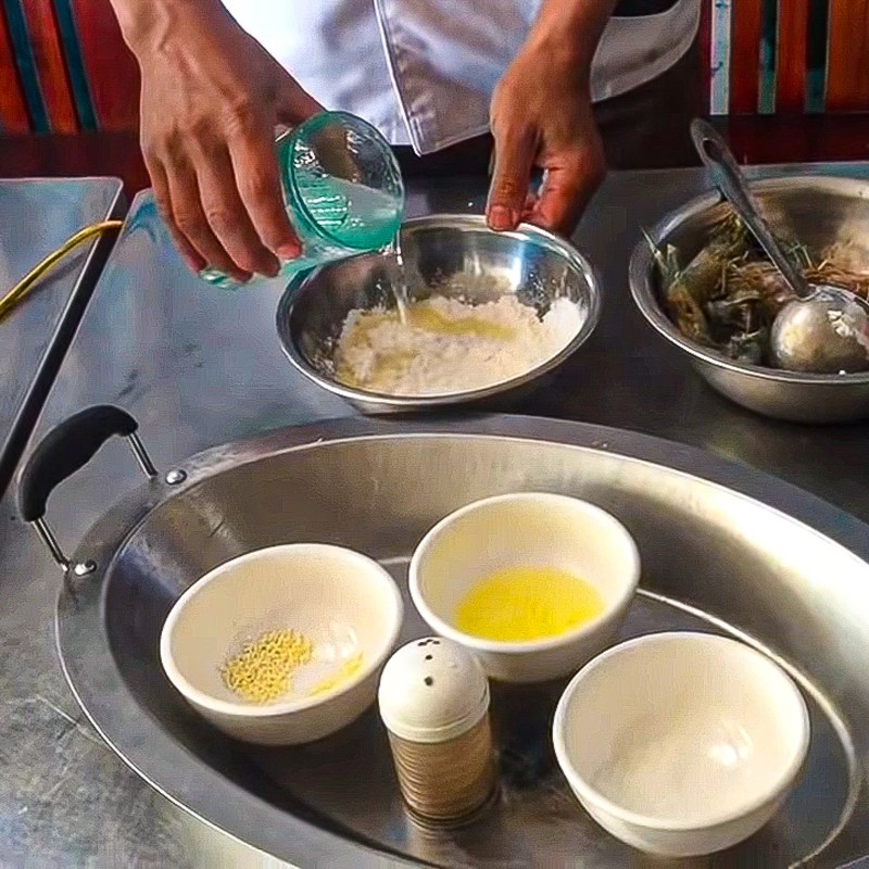 Bước 2 Pha bột Tôm chiên xù nguyên vỏ