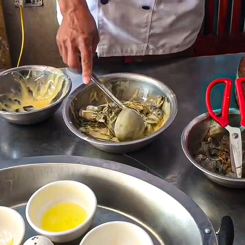 Bước 2 Pha bột Tôm chiên xù nguyên vỏ