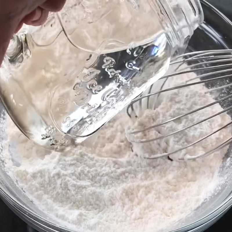 Bước 1 Pha bột Bánh đùm