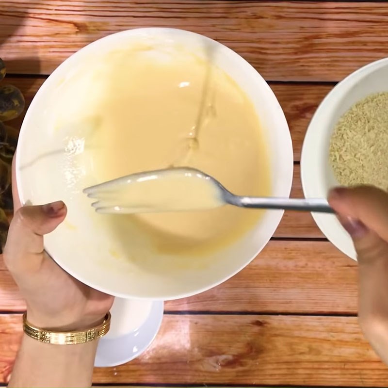 Bước 1 Pha bột Chuối chiên xù