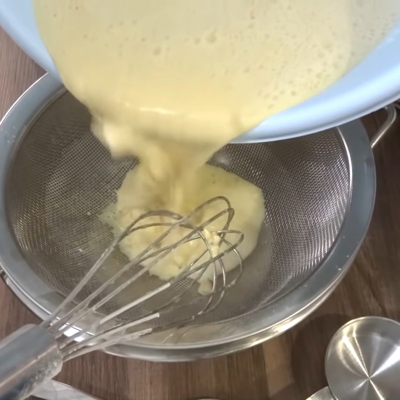 Bước 6 Pha bột chiên khoai lang Bánh tôm chiên khoai lang
