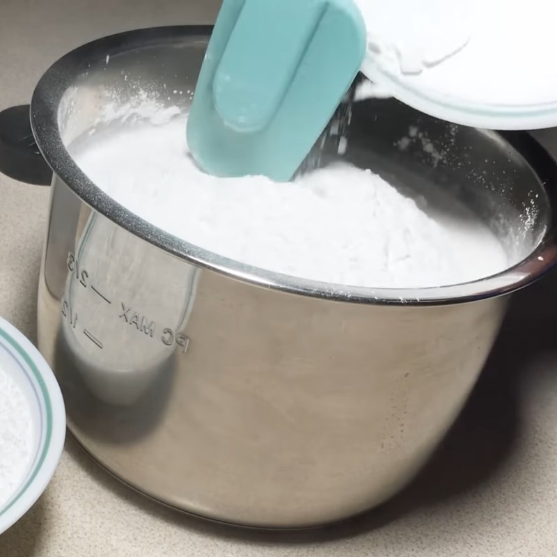 Bước 2 Pha bột làm bánh ướt Bánh ướt cuốn thịt nướng Hội An