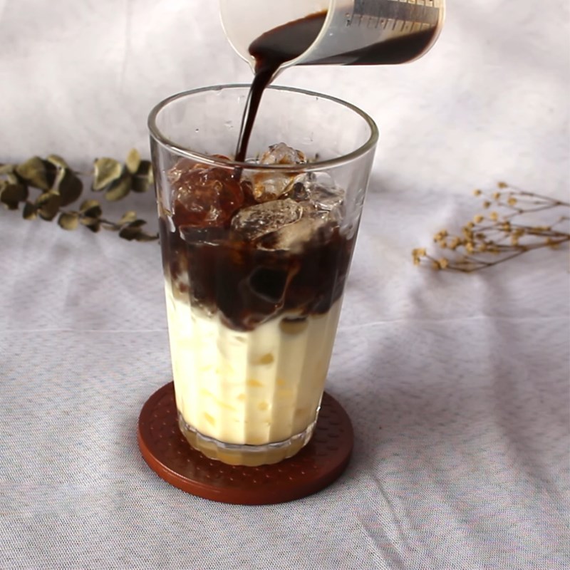 Bước 3 Pha cà phê sữa dừa Cà phê sữa dừa