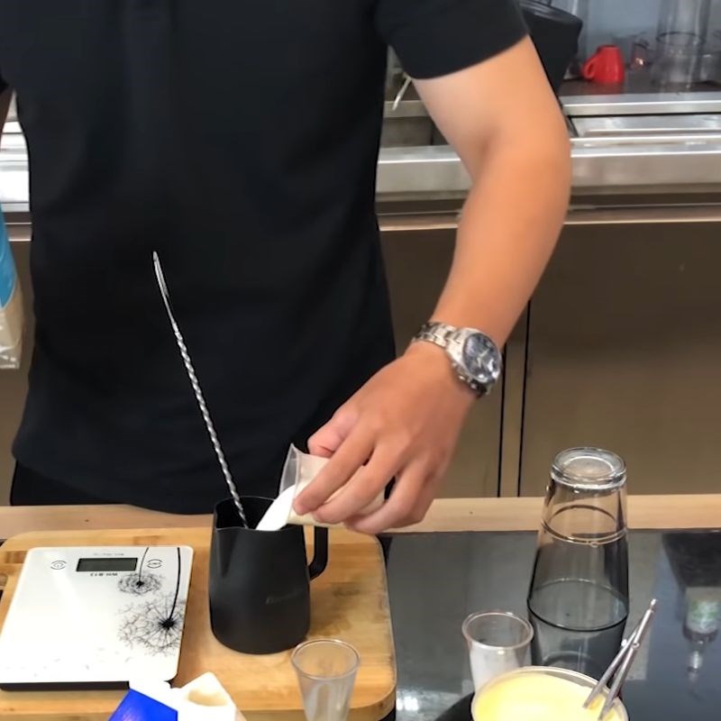 Bước 2 Pha cacao Cacao kem trứng