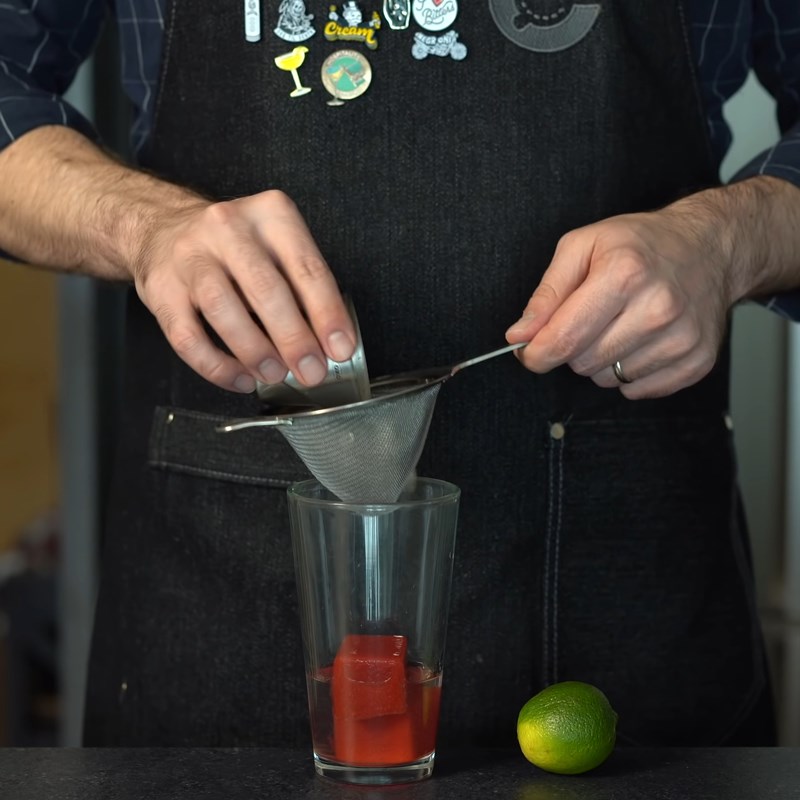 Bước 2 Pha cocktail dâu tây Tequila Cocktail dâu tây Tequila