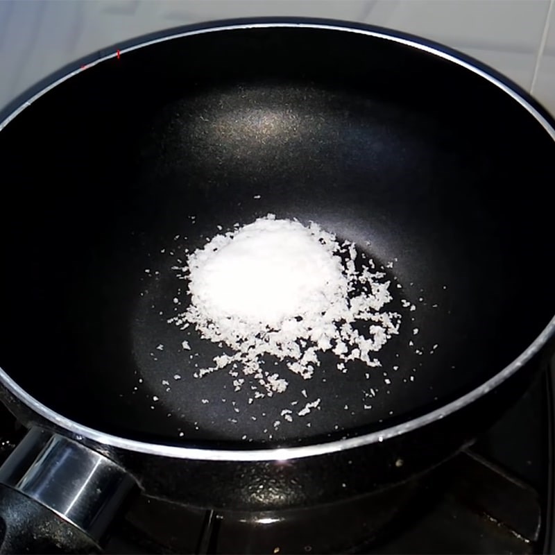 Bước 2 Rang muối Đậu phộng rang muối