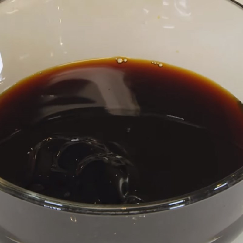 Bước 4 Pha hỗn hợp nước kho Xơ mít kho sả ớt