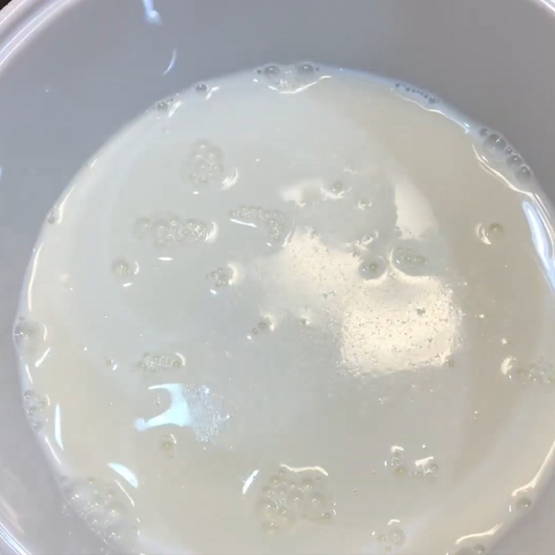 Bước 2 Pha hỗn hợp trứng sữa Bánh flan sữa tươi nướng