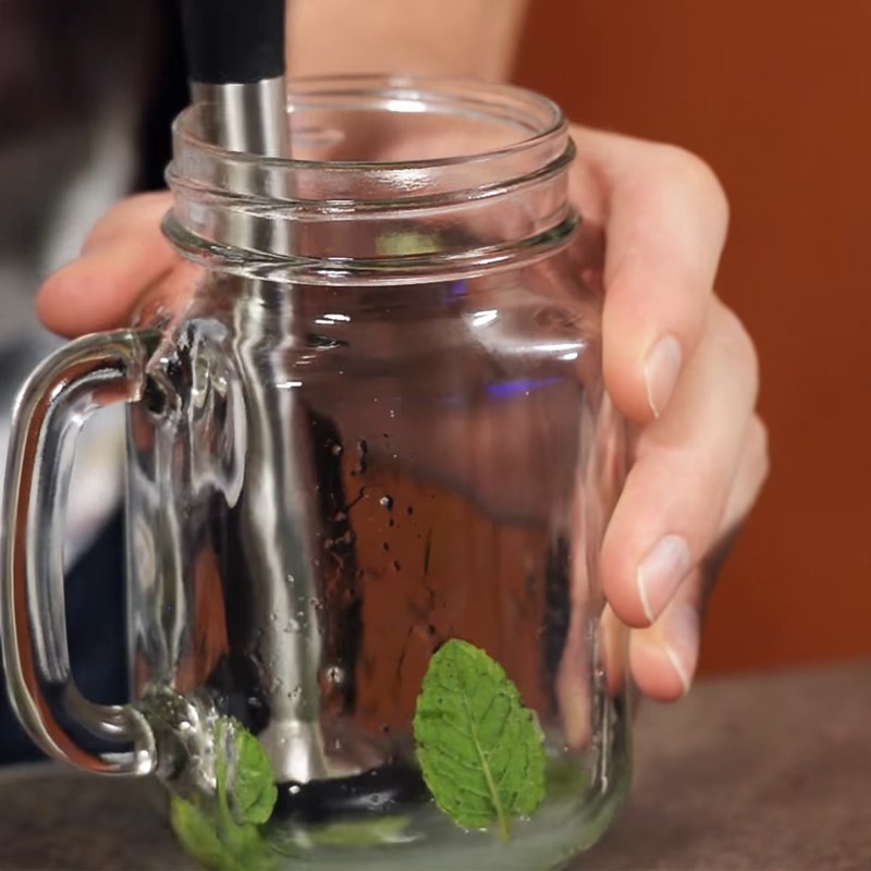 Bước 3 Pha mojito Mojito việt quất đào