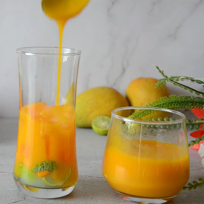 Bước 3 Pha mojito xoài với chanh tươi Mojito xoài chanh tươi