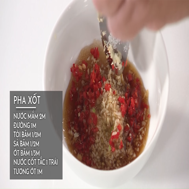 Bước 5 Pha nước chấm Mực lụi nướng sả
