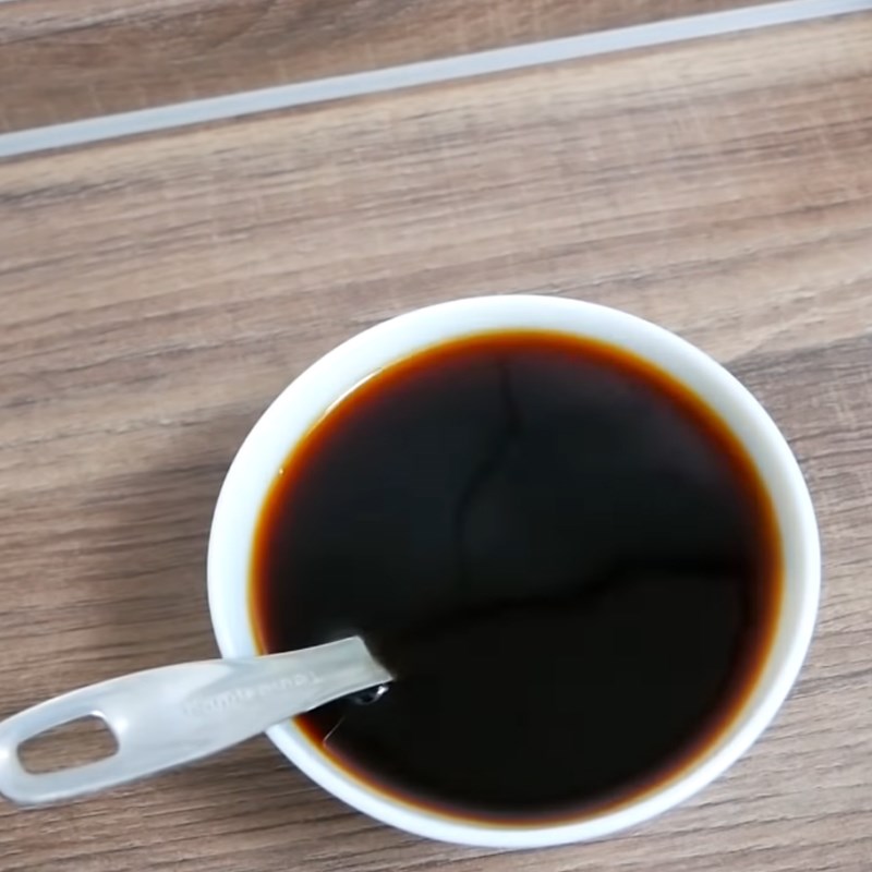 Bước 6 Pha nước chấm Bột chiên khoai môn trứng