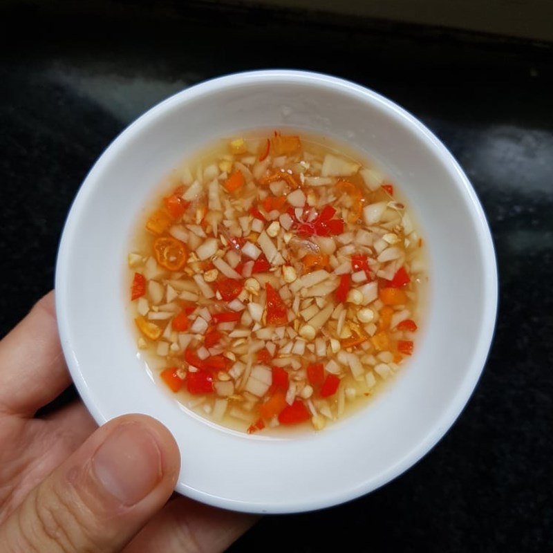 Bước 5 Làm nước mắm chấm bánh xèo Bánh xèo tôm thịt (công thức được chia sẻ từ người dùng)