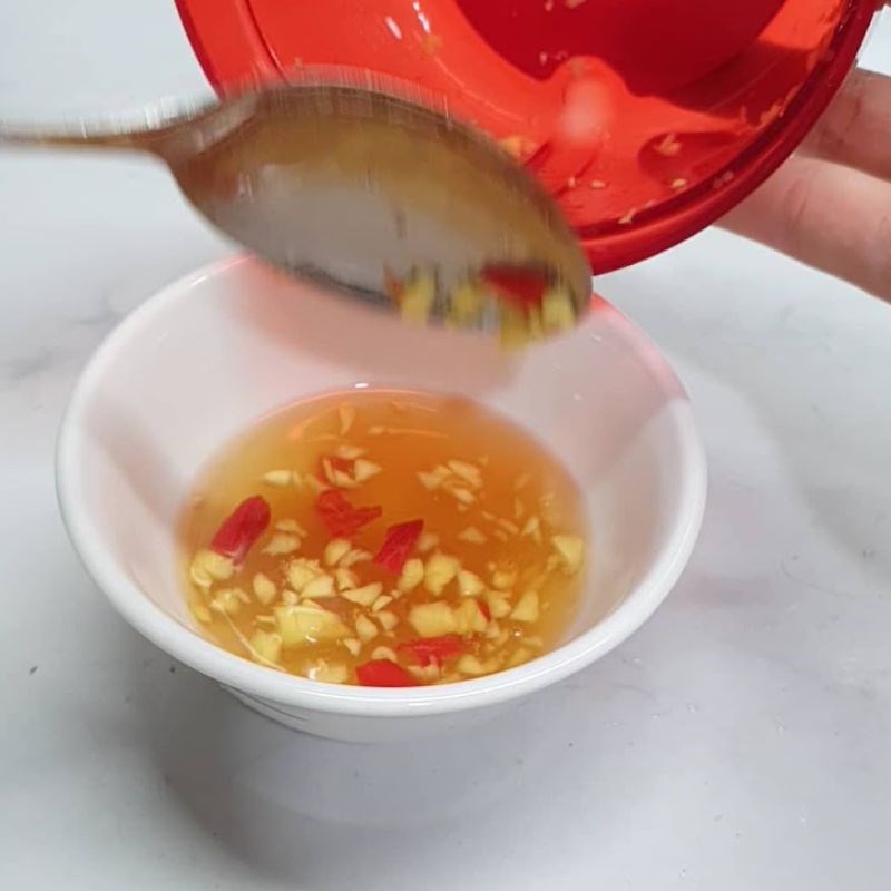 Bước 3 Pha nước chấm Cá chim hấp gừng