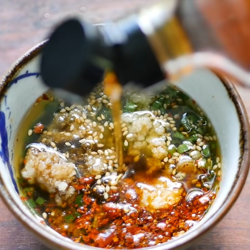Bước 6 Pha nước chấm Bánh cuốn nhân tôm