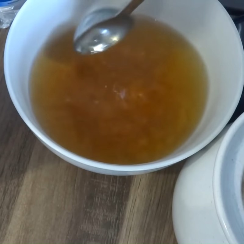 Bước 8 Pha nước mắm Bánh tôm chiên khoai lang