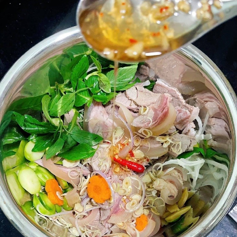 Bước 3 Pha nước mắm và trộn gỏi Gỏi bò cóc non
