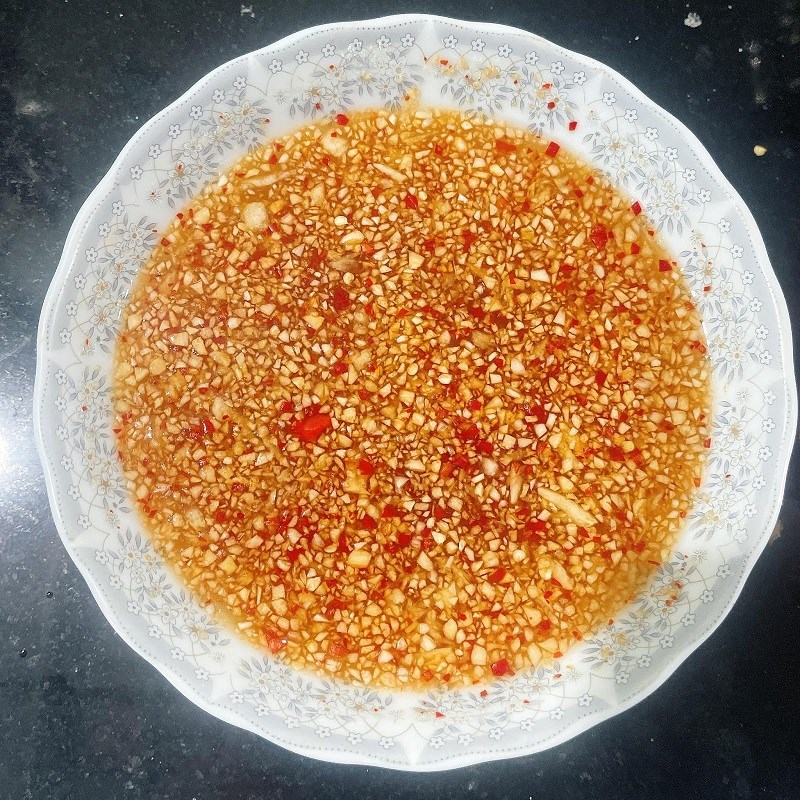 Bước 3 Pha nước mắm và trộn gỏi Gỏi bò cóc non