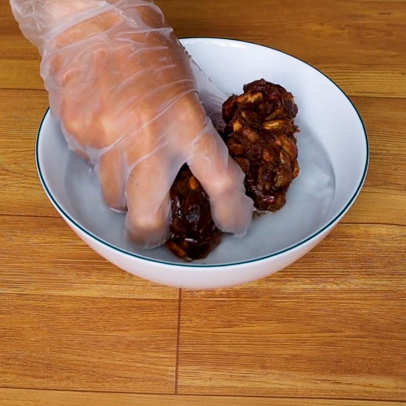 Bước 2 Pha nước me Ốc móng tay xào me