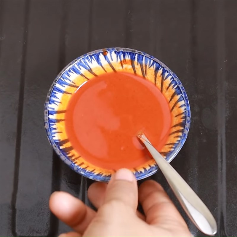 Bước 3 Pha nước nhuộm da heo Thịt nguội bánh mì đỏ