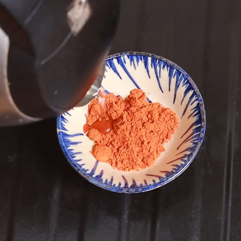 Bước 3 Pha nước nhuộm da heo Thịt nguội bánh mì đỏ
