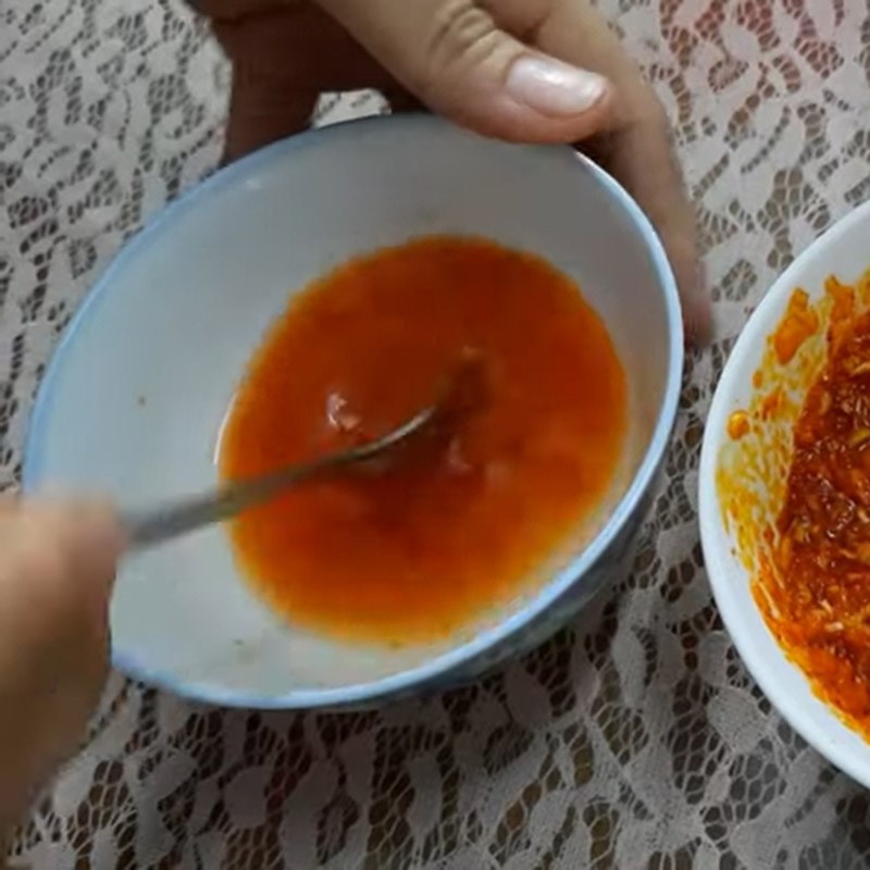 Bước 3 Pha nước sốt Cá cam nướng muối ớt