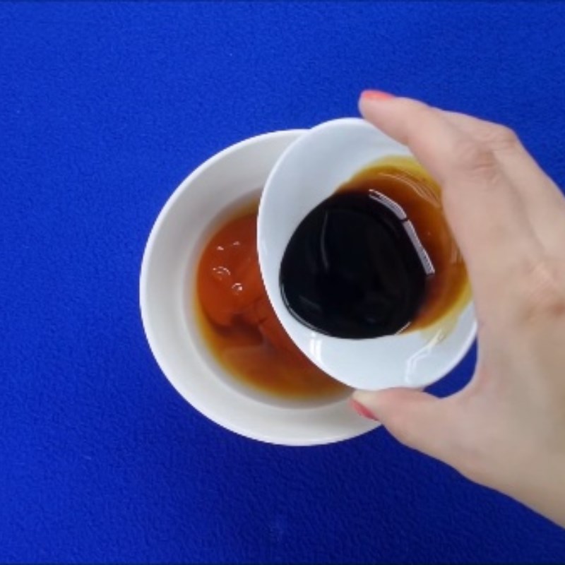 Bước 3 Pha nước sốt Tôm hấp mướp