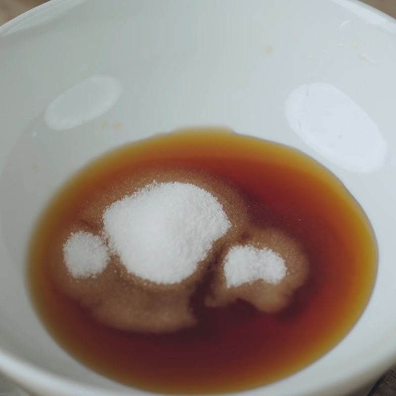Bước 2 Pha nước sốt kho Tôm khô kho quẹt với tiêu xanh