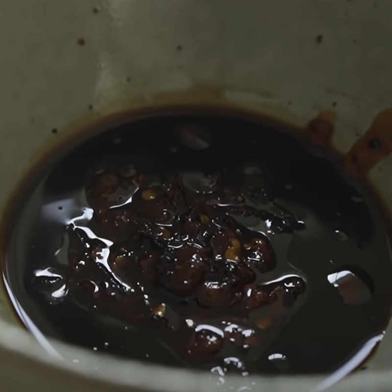 Bước 3 Pha nước sốt và trộn mì Mì bò viên