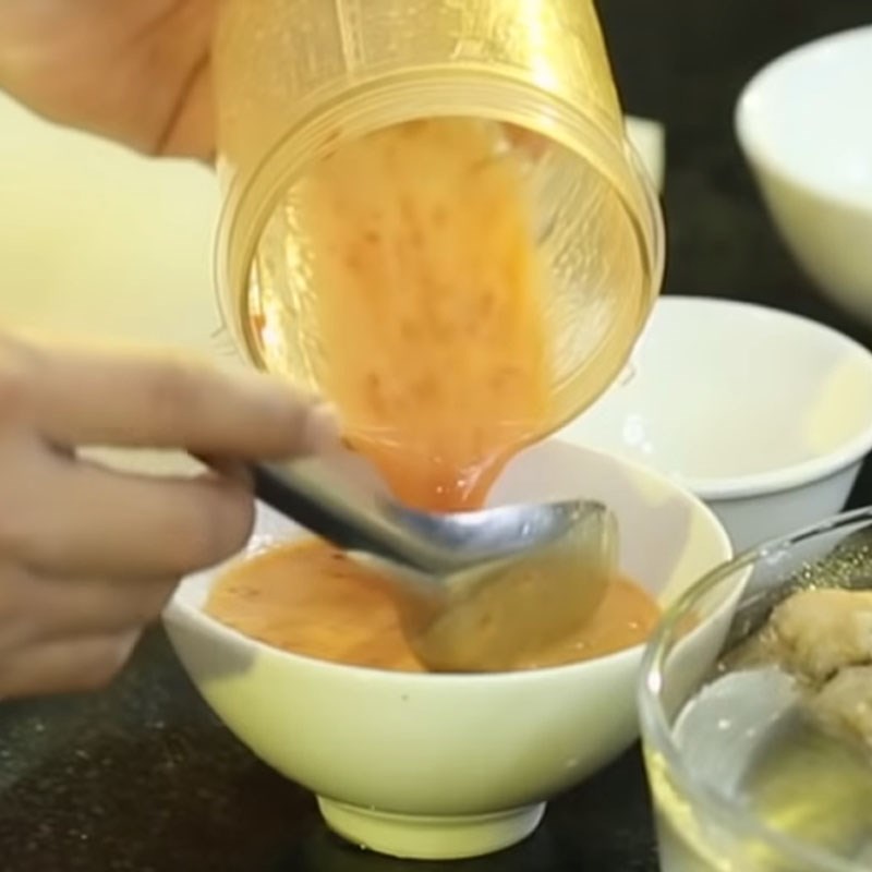 Bước 3 Pha nước trộn gỏi Gỏi ngó sen tai heo