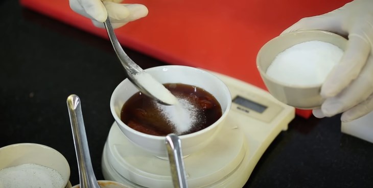 Bước 2 Pha nước ướp Gà hấp nước mắm nhĩ