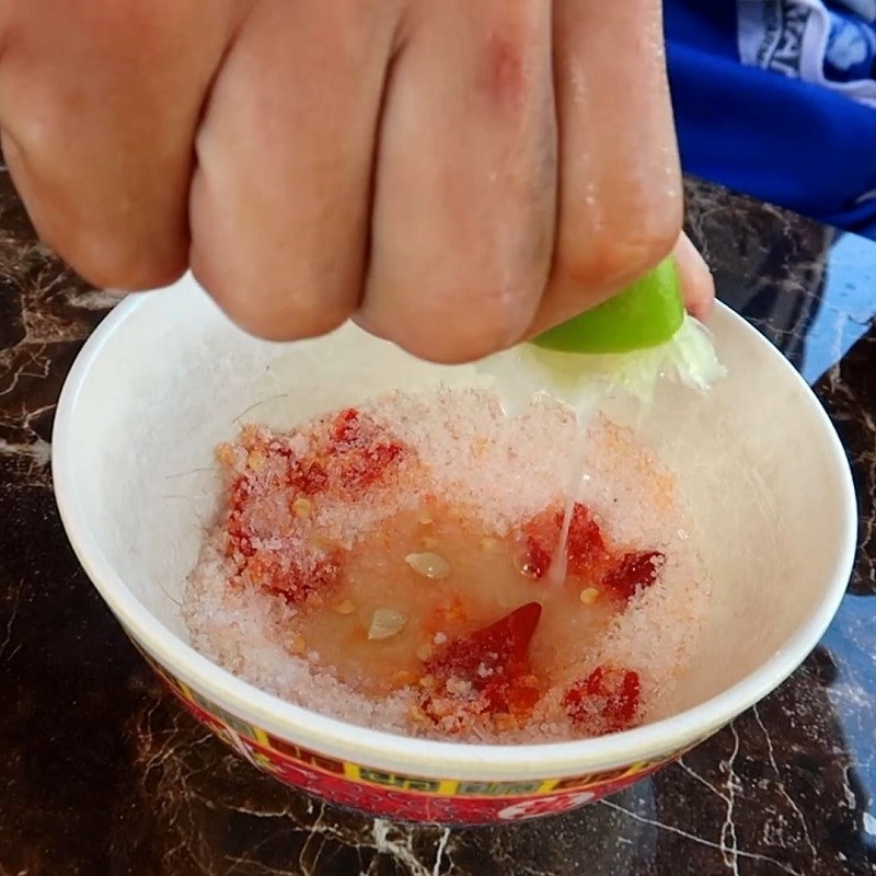 Bước 2 Pha ớt chanh Sò sữa nướng mọi